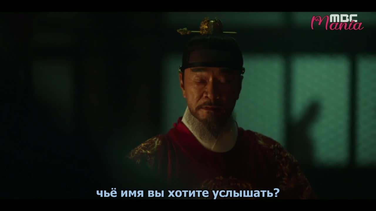 Красный манжет рукава