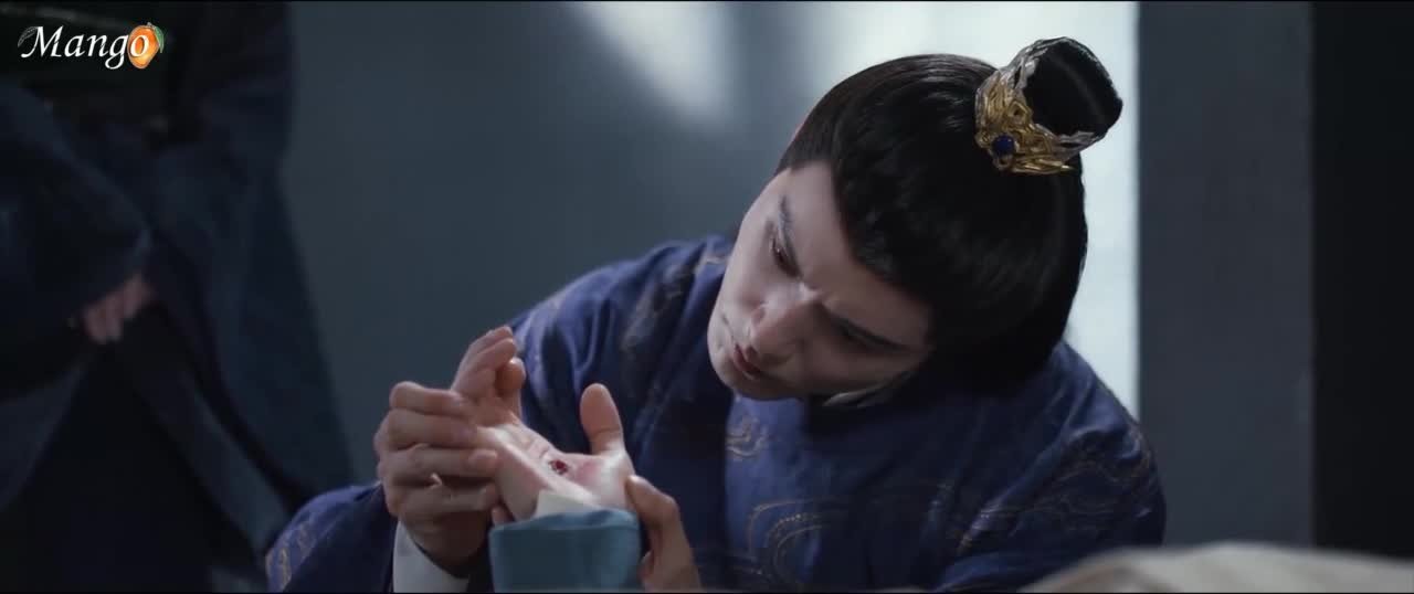 Воды текут вдалеке