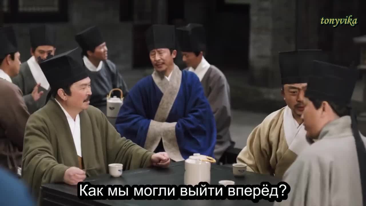 Под светом луны